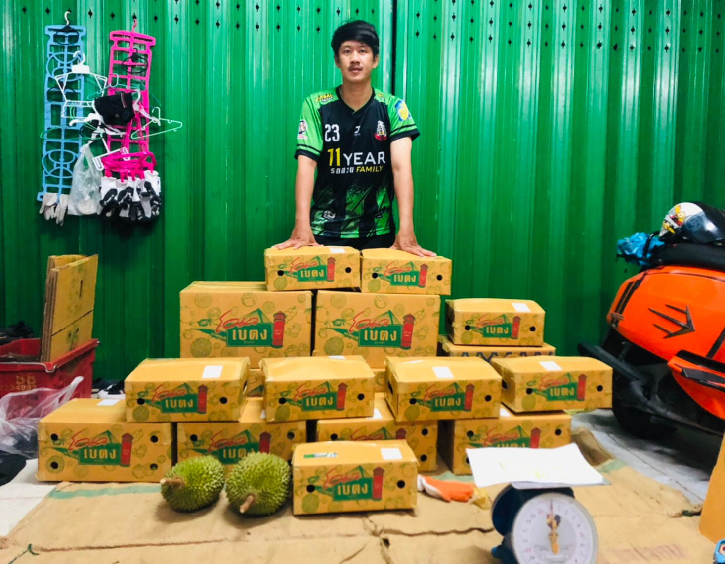 ยุคของแพงสองหนุ่มเบตง ทำงานประจำ หันมาทำทุเรียนออนไลน์ สร้างรายได้งาม