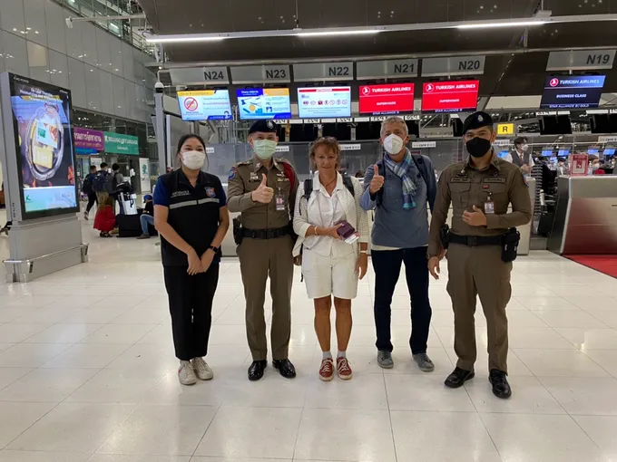  ซึ้งใจ ตร.ท่องเที่ยว นำกระเป๋าเงินคืนชาวฝรั่งเศส