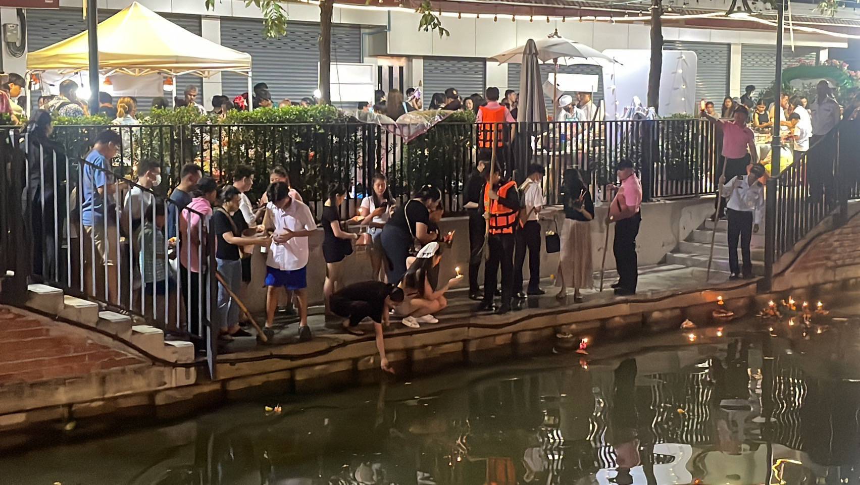  บรรยากาศลอยกระทงปากคลองโอ่งอ่าง ปี 67 เขตพระนคร  กรุงเทพมหานคร 
