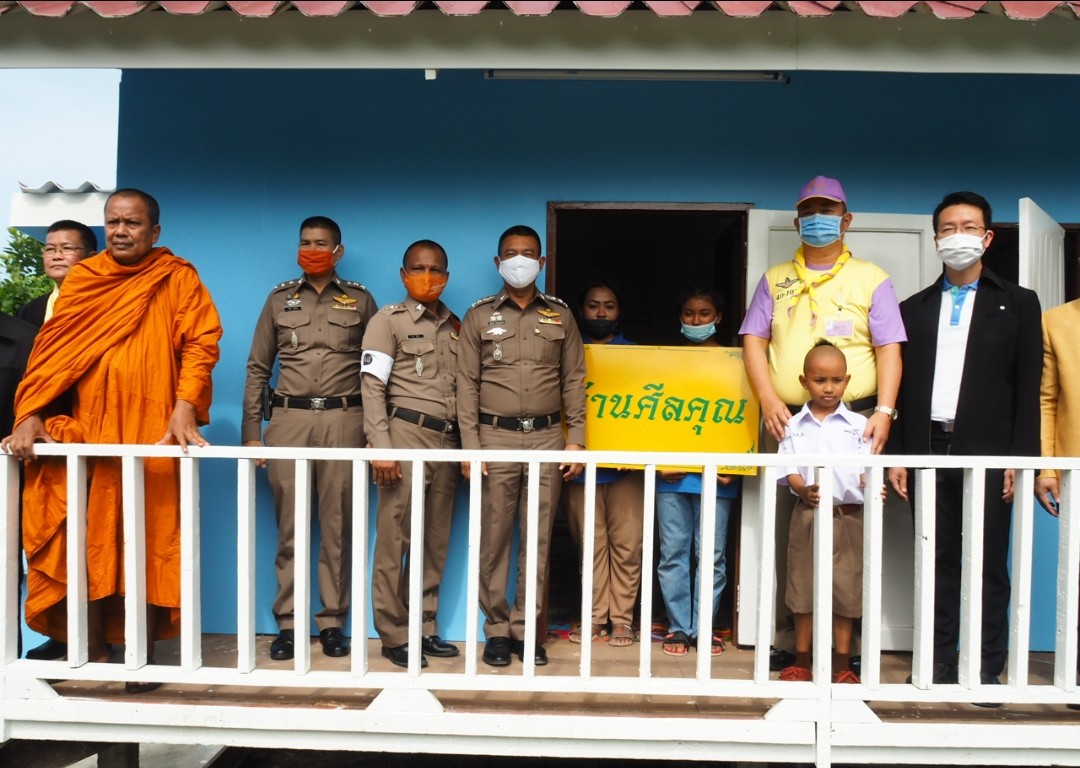 เจ้าอาวาสวัดบางพลีใหญ่กลางสร้างบ้านให้เด็กนักเรียนเรียนดีแต่ยากจน