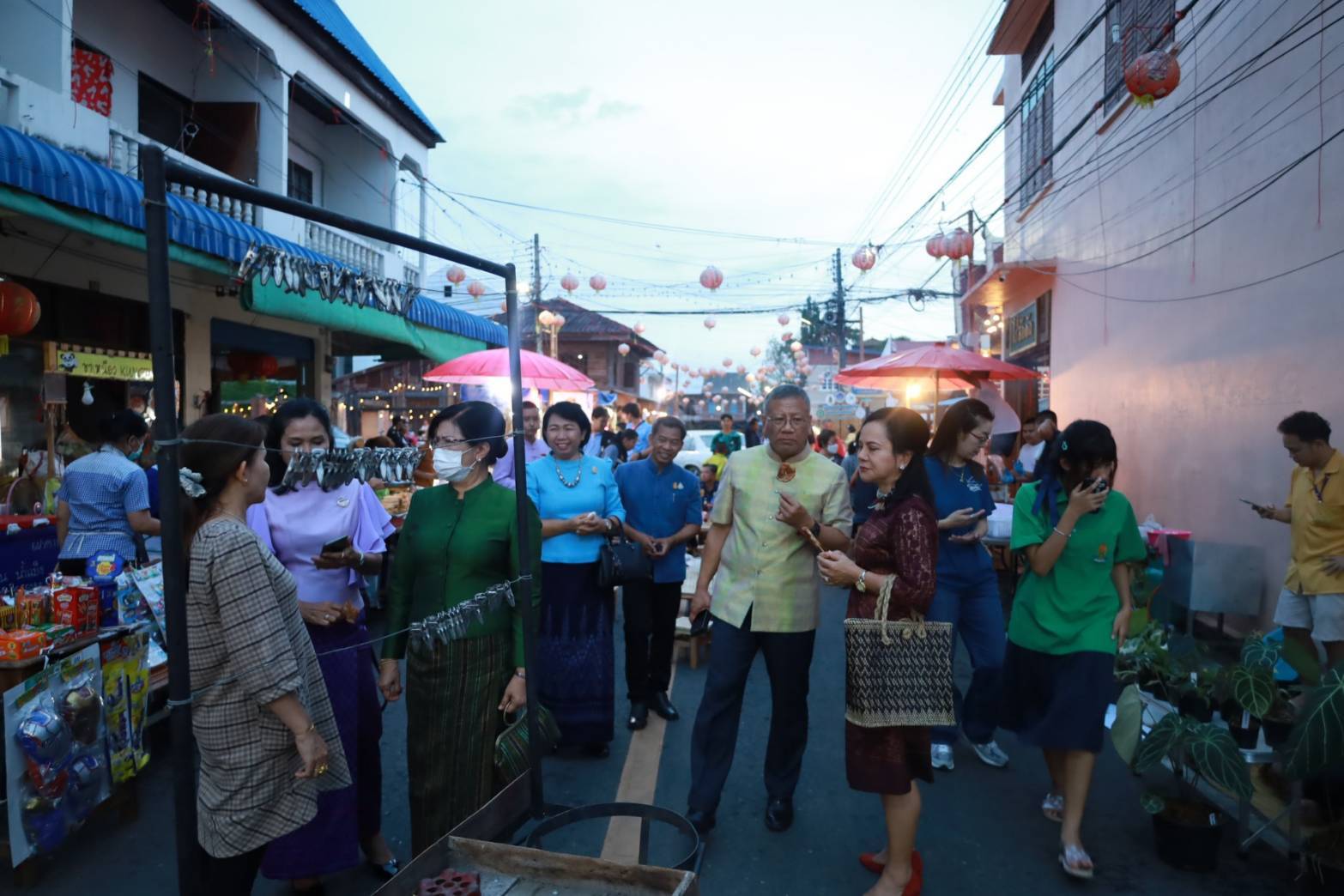 ยโสธรเปิดถนนคนเดินเมืองเก่าบ้านสิงห์ท่าให้เยาวชนแสดงความสามารถและจำหน่ายสินค้า