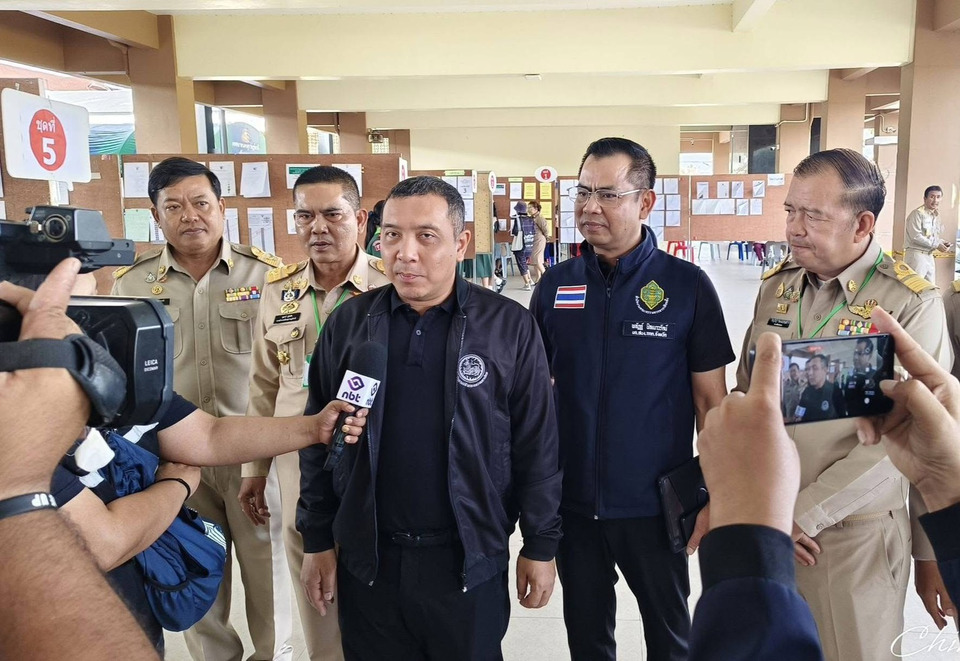 ผู้ว่าฯสุราษฎร์ใช้สิทธิเลือกตั้งนอกเขต ประชาชน–ทหารเกณฑ์ใช้สิทธิอย่างต่อเนื่อง