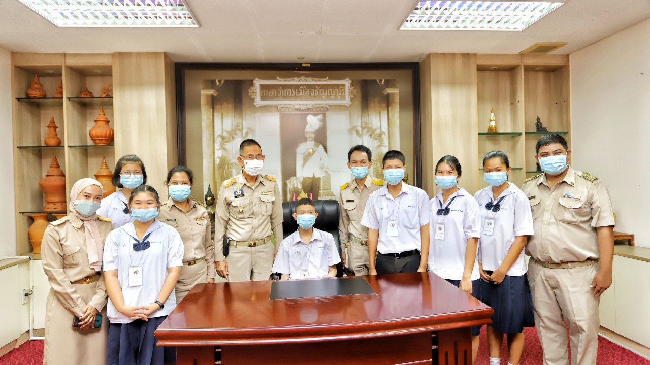 พ่อเมืองปทุมธานี จัดโครงการผู้ว่าฯ น้อย เปิดโอกาสเยาวชนตามดูการบริหารงานจังหวัด ปลูกจิตสำนึกรักบ้านเมือง เพิ่มการมีส่วนร่วมของประชาชน