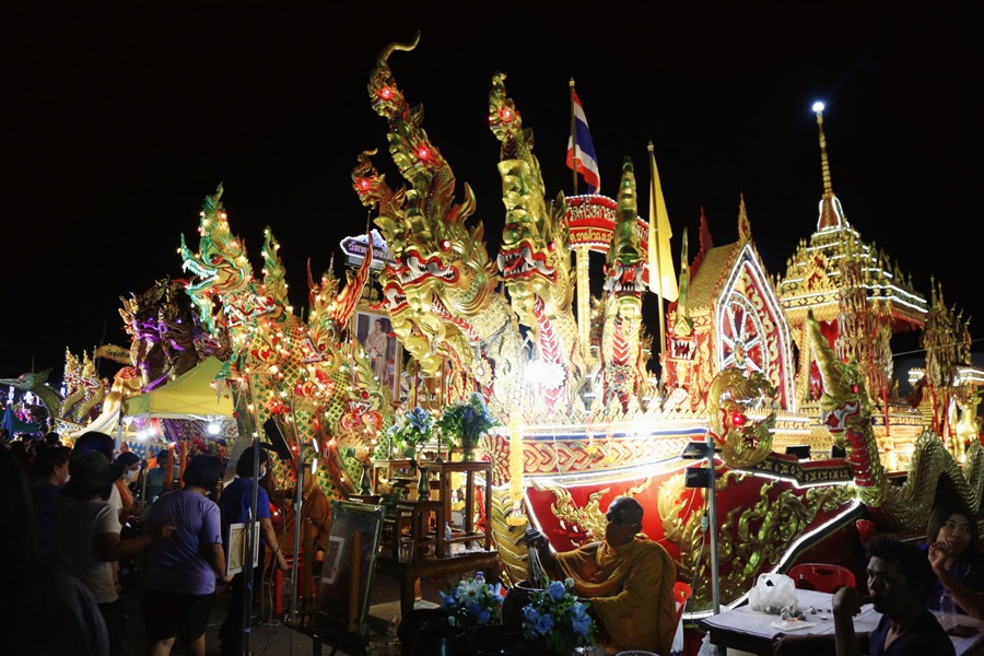 ชาวตรังแห่ร่วมงานประเพณีลากพระ