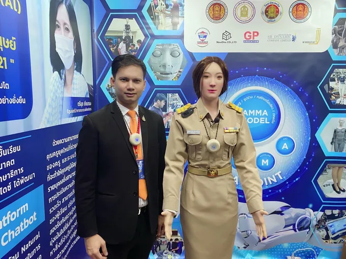 ศธจ.บุรีรัมย์ นำทีมอาชีวะบ้านเกิดโชว์ผลงานหุ่นยนต์ AI ครู EDU โมเดล AMMA หวังกระตุ้น เด็กไทยมีรายได้ สร้างคน สร้างรากฐานเศรษฐกิจชาติ