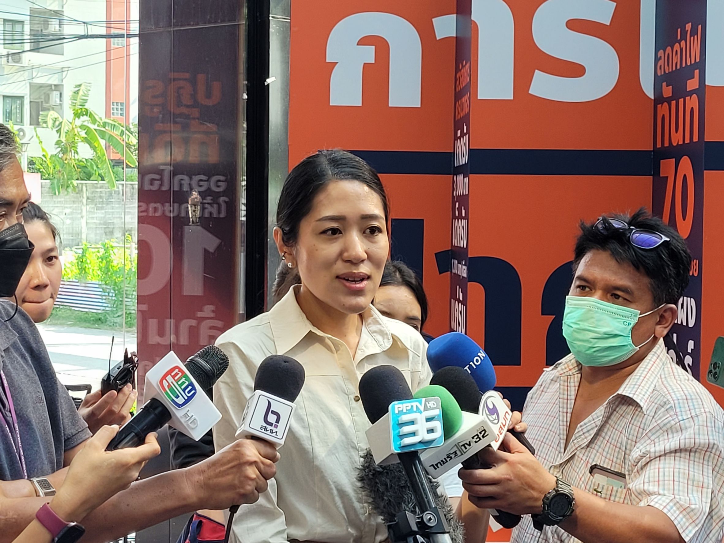 "ช่อ พรรณิการ์" เข้าพรรคก้าวไกล รอลุ้นผลเลือกตั้ง ไม่หวั่นการทำงาน กกต. ชี้ต้องรับผิดชอบการกระทำตัวเอง
