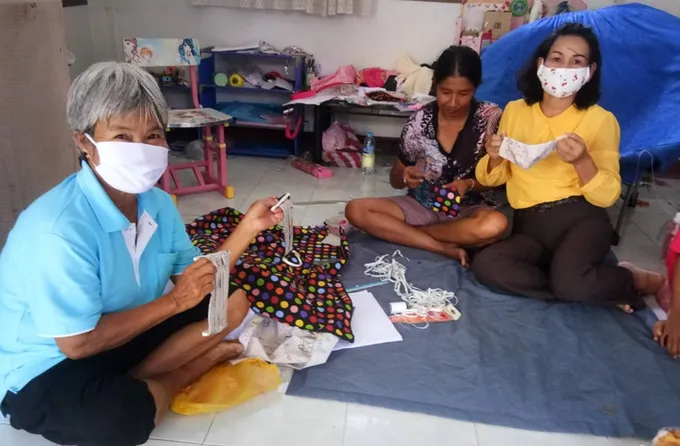 ขบวนการสหกรณ์นครศรีฯ ร่วมพลังผลิตหน้ากาก ป้องกันแพร่ระบาดไวรัสโควิด-19