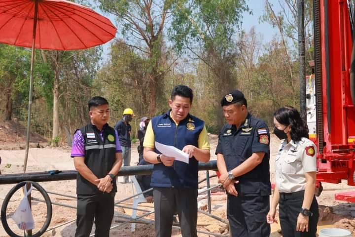 อบจ.พิษณุโลก  นำเครื่องจักรเข้าขุดเจาะบ่อบาดาลในพื้นที่เรือนจำกลาง