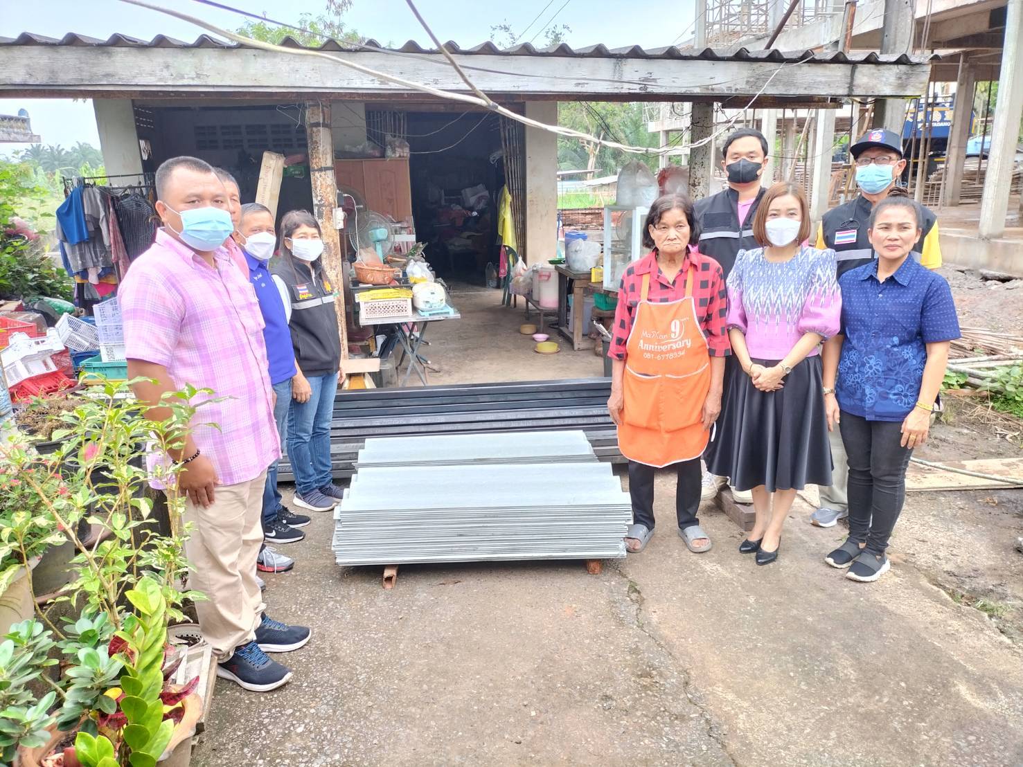 พม.สุราษฎร์ธานีปรับสภาพแวดล้อมที่อยู่อาศัยให้กับครัวเรือนเปราะบางในพื้นที่เทศบาลตำบลขุนทะเล