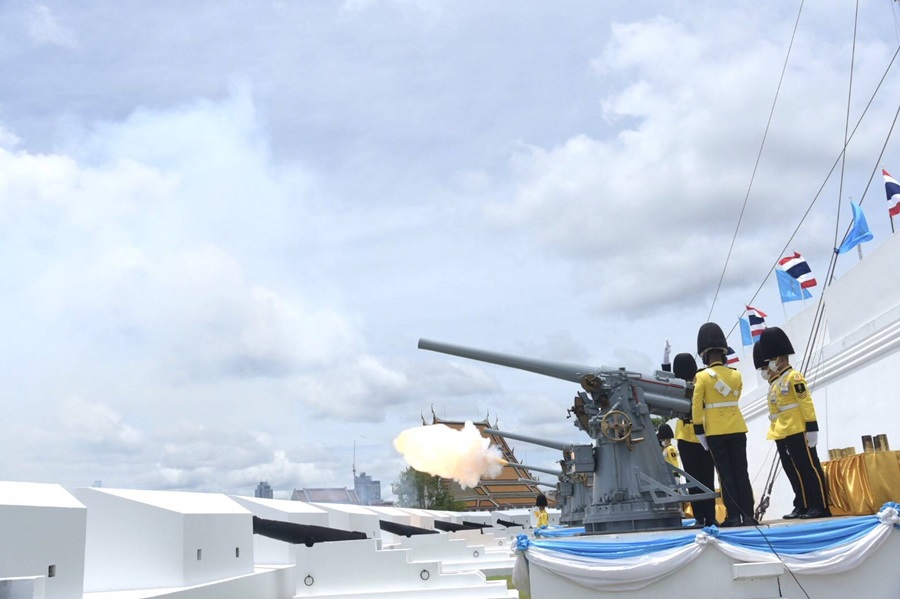 กองทัพเรือยิงสลุตหลวงเฉลิมพระเกียรติ “พระบรมราชชนนีพันปีหลวง”