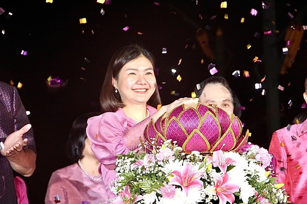 "รมต.น้ำ" เปิดงานสมมาน้ำ คืนเพ็ง เส็งประทีป จังหวัดร้อยเอ็ด ส่งเสริมประเพณีวัฒนธรรมไทย