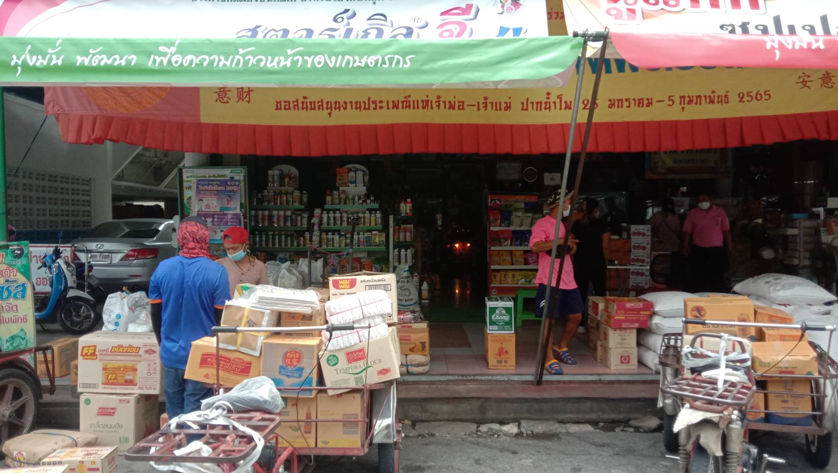 เกษตรกรอ่วมราคาปุ๋ยขึ้นต้องลดจำนวนซื้อครึ่งต่อครึ่ง