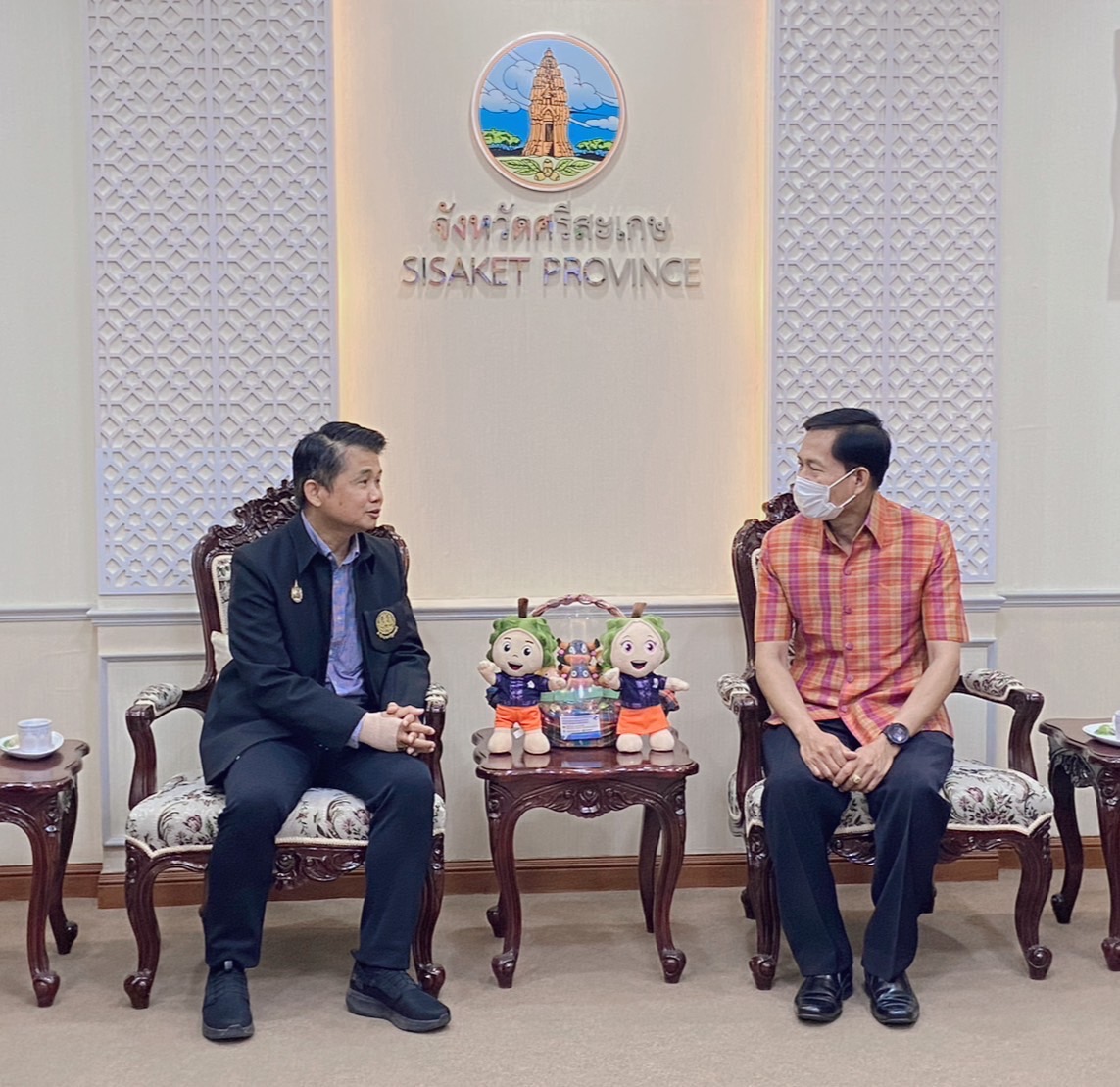 ผู้ว่าฯศรีสะเกษร่วมหารือข้อราชการผู้ตรวจฯสำนักนายกฯ เขตตรวจราชการที่ 14  พน้อมมอบประกาศนียบัตรนศ.