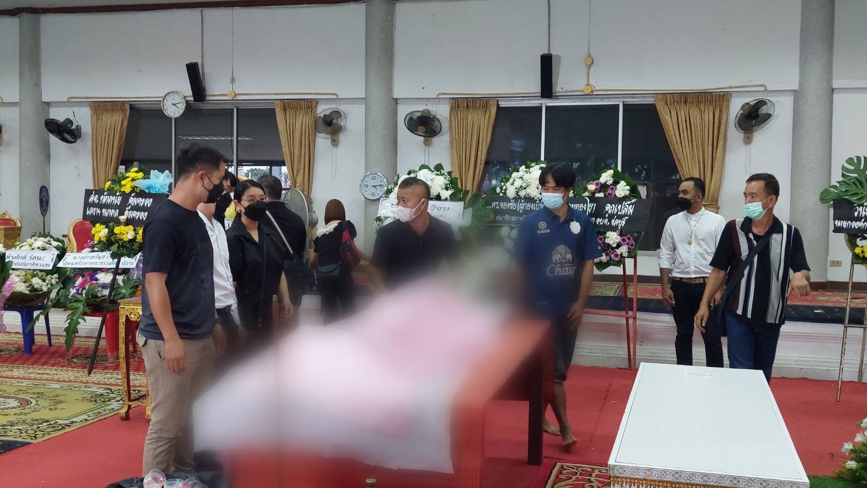 พ่อแม่ ‘น้องจีฮุน’ ไม่ติดใจการเสียชีวิต นำร่างทำพิธีรดน้ำศพ ก่อนสวดพระอภิธรรมคืนแรก