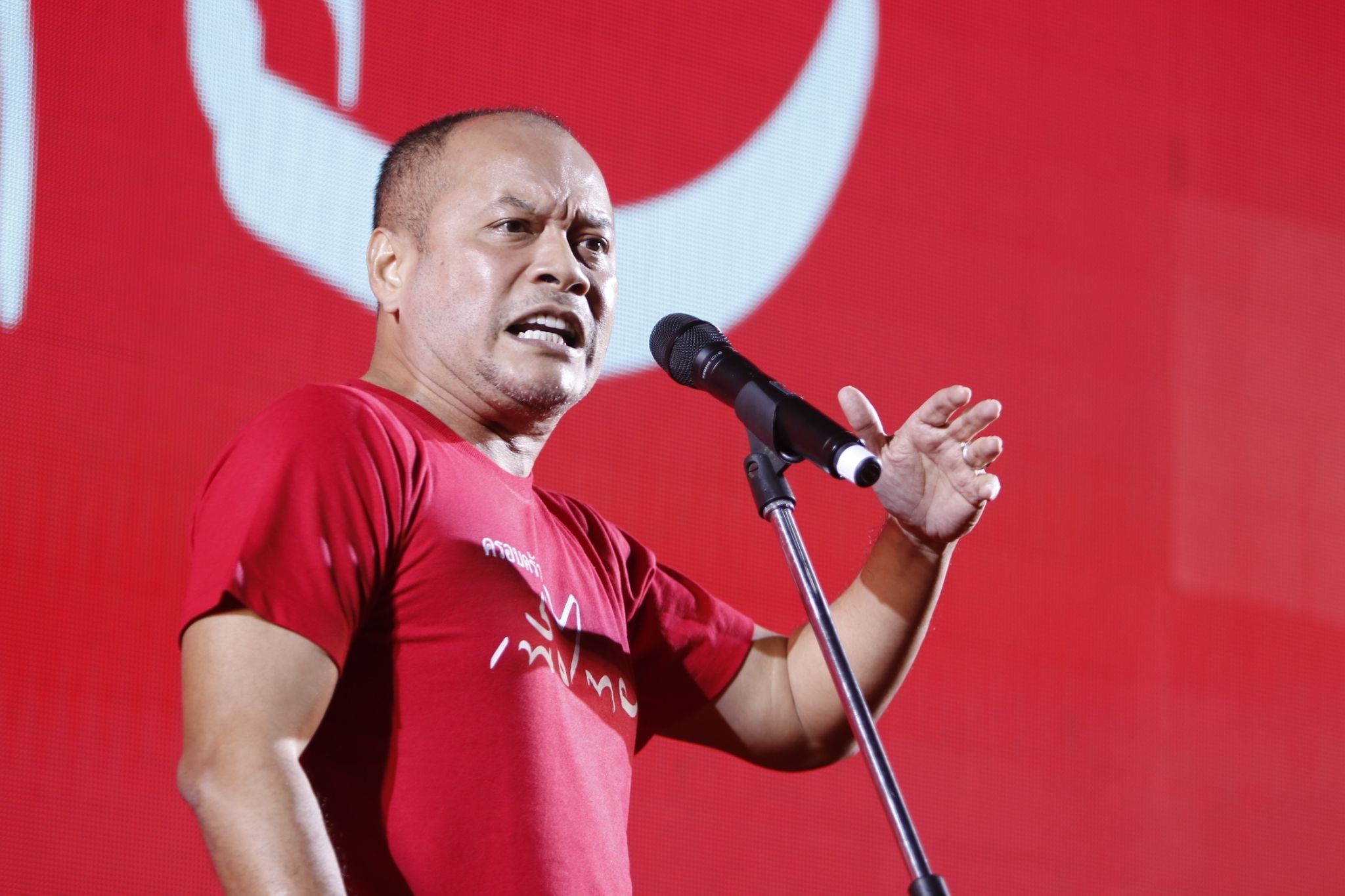 ‘เต้น ณัฐวุฒิ’ ย้ำเลือกเพื่อไทยให้แลนด์สไลด์ ทางรอดพาประเทศพ้นวิกฤต ชี้ ‘ประยุทธ์’ อยู่ 8 ปี มีแต่พัง