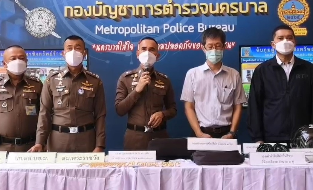 ไม่รอด 11 ชม. รวบคนร้ายชิงทรัพย์​ร้านทองบ้วนหลี​ (ชมพู)​ ย่านสะพานเหล็ก พร้อมของกลางมูลค่า​กว่า​ 1.8 ล้านบาท