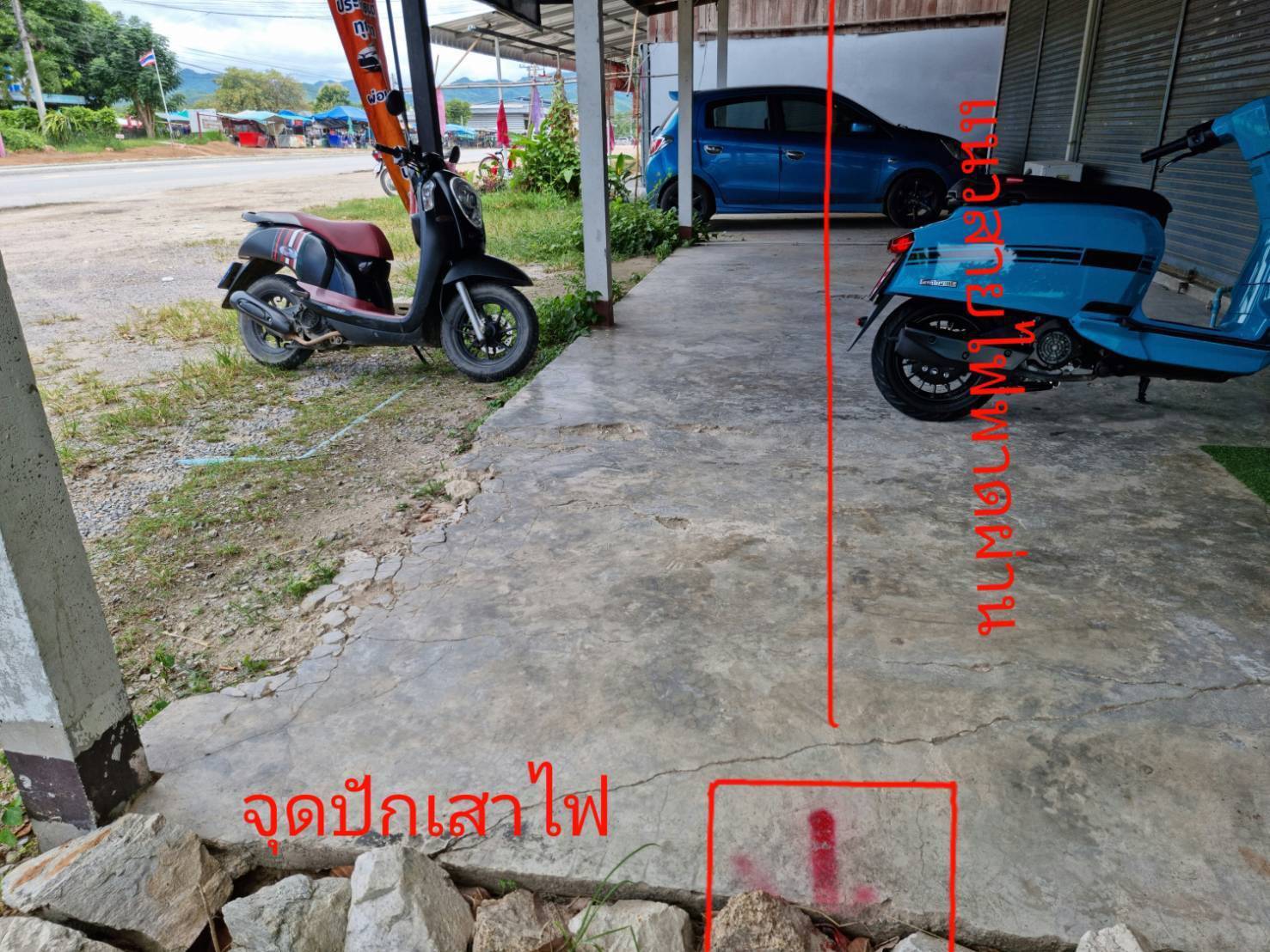 ชาวบ้านร้องการไฟฟ้า ปักเสาไฟกลางบ้านหลังมีการขยายถนน เป็น 4 เลน
