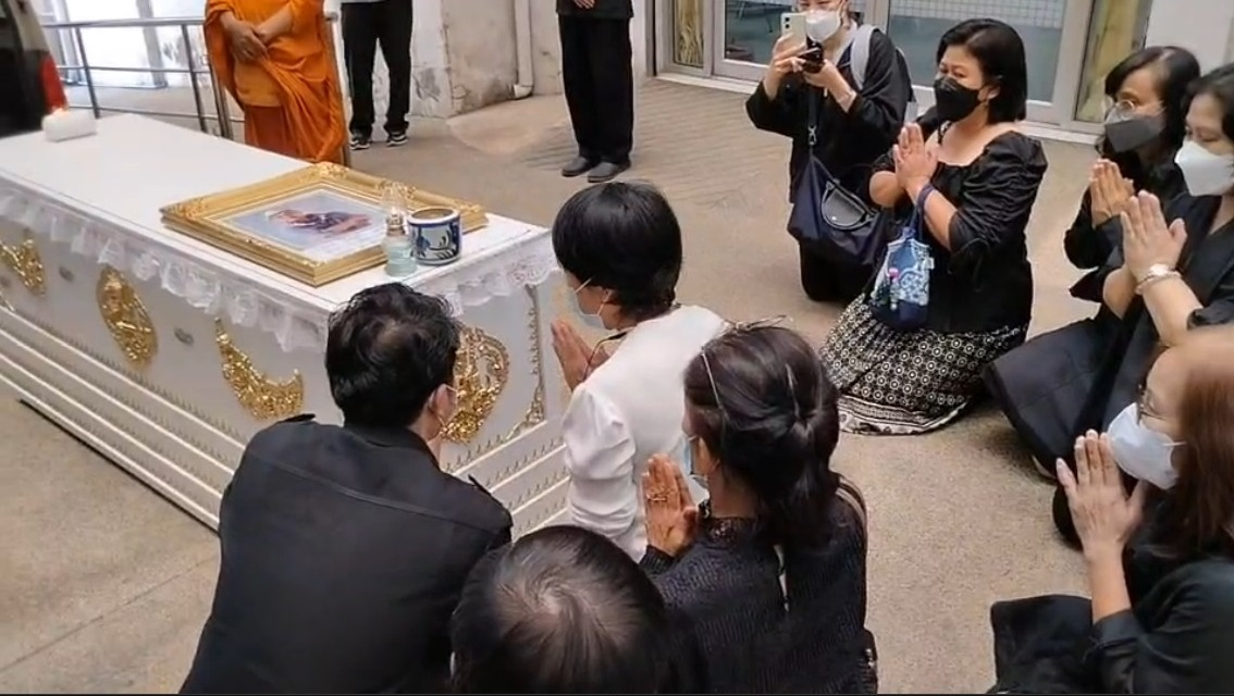 ญาติเข้ารับศพ "ถนอม สามโทน’ จากนิติเวชโรงพยาบาลจุฬาลงกรณ์ ตั้งสวดพระอภิธรรม ที่วัดนวลจันทร์