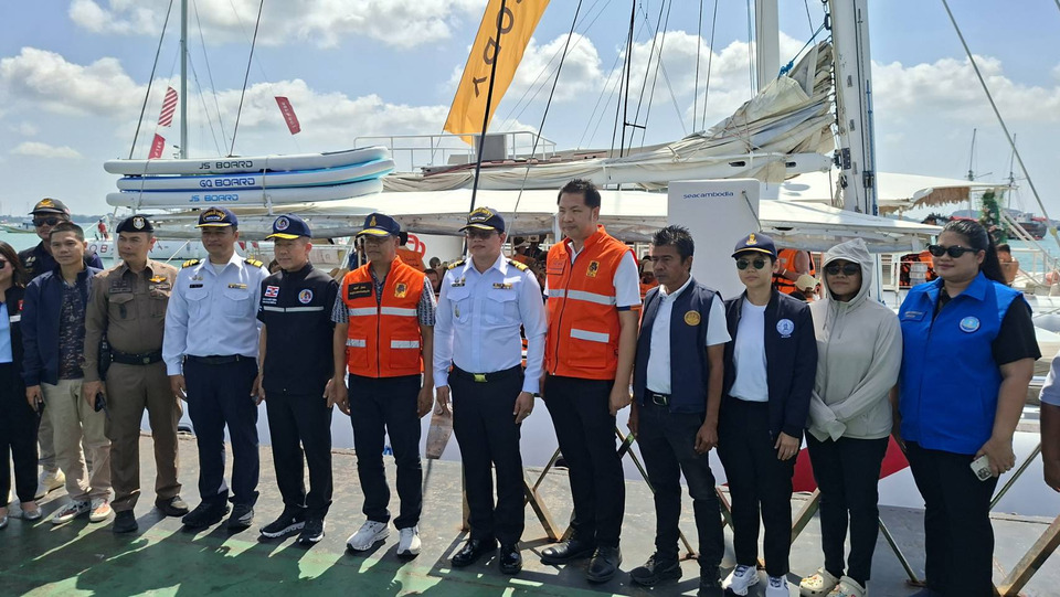 รองผู้ว่าฯภูเก็ต นำทีมลงตรวจท่าเทียบเรือ  ย้ำความปลอดภัยรับเทศกาลสงกรานต์