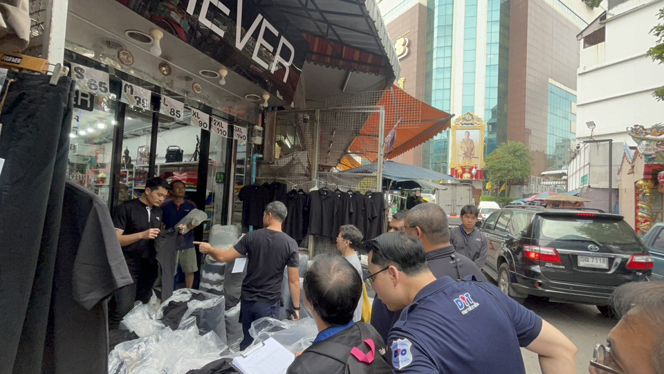 คน.คุมเข้มราคาชุดดำ–ป้องกันแอบขึ้นราคา เดินหน้ามาตรการลดค่าครองชีพ รับ “คนละครึ่ง” เริ่มวันนี้