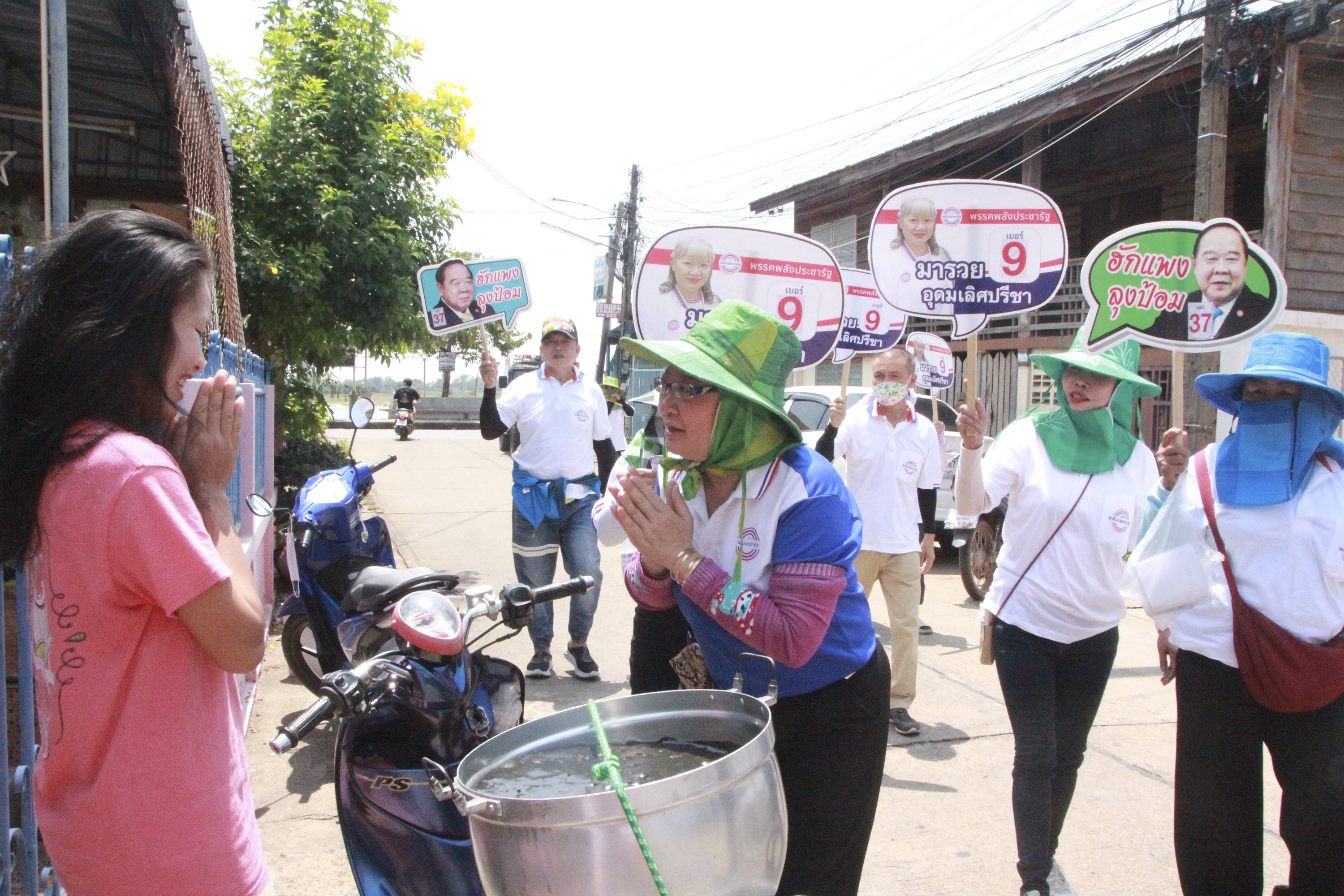 “เจ๊ฝน” แกนนำ “คนรักลุงป้อม” ประกาศสู้ศึกล้มแชมป์ “เพื่อไทย”