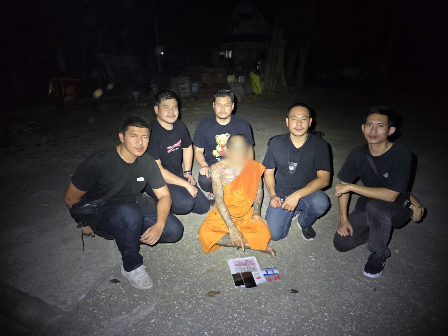 ตำรวจบางละมุง จับพระขายยาเสพติด พร้อมของกลาง ก่อนจับเอเย่นคนส่งยาให้พระ