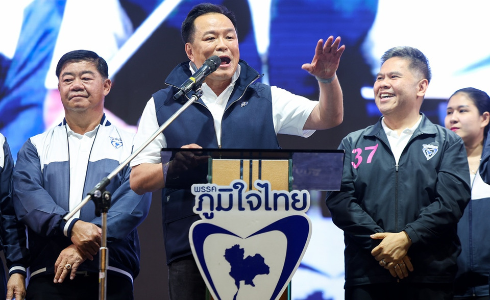 “อนุทิน”  ย้ำ “บรรหาร” ฝากดูแล “ท็อป” อวยถ้า “วราวุธ” ขอปาร์ตี้ลิสต์เบอร์ 1 ก็พร้อมให้  อ้อนพร้อมเป็นหมารับใช้คนสุพรรณฯ สกัด “อังเคิล”