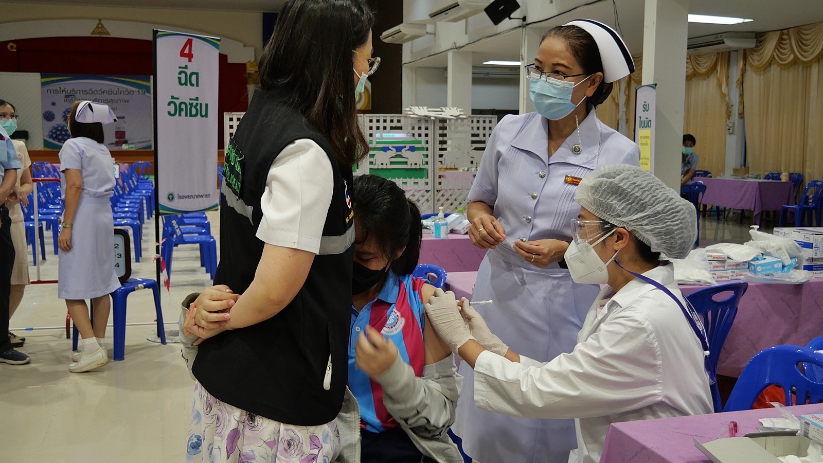 นร.พะเยา ทะลัก คลิกออฟ สร้างเกราะป้องกันด้วยวัคซีน "ไฟเซอร์" นักเรียน นักศึกษาปลอดภัย เรียนอุ่นใจ ต้อนรับเปิดเทอม 