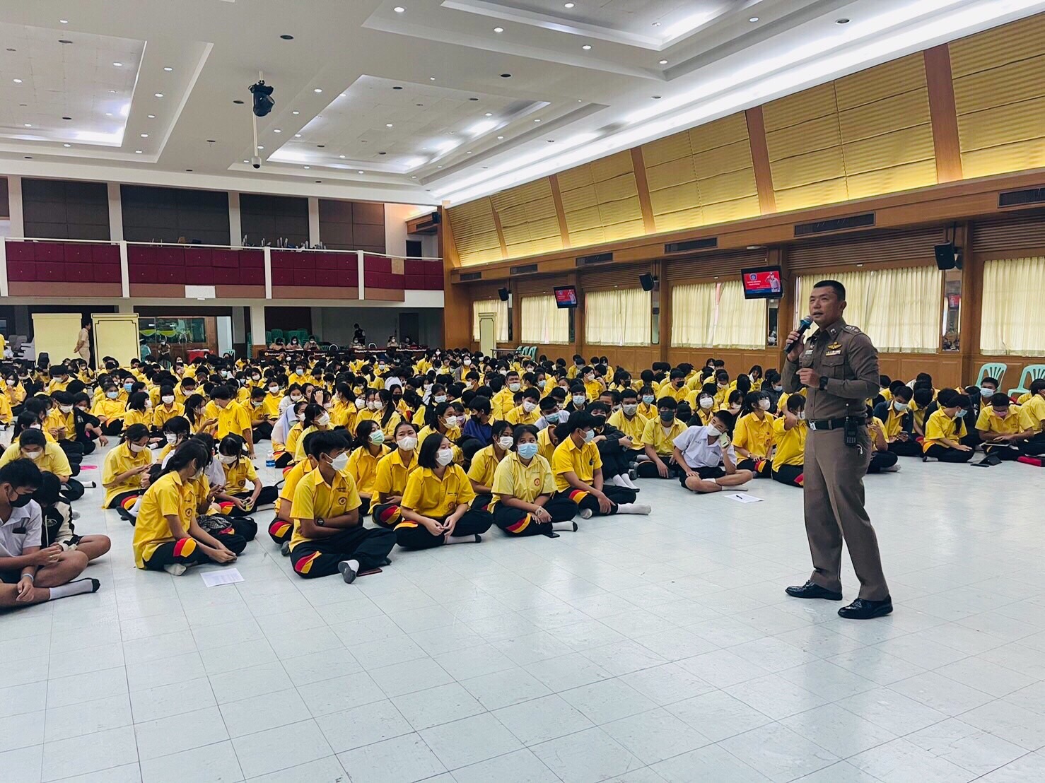 ผกก.เมืองอ่างทอง บรรยายพิเศษโครงการ “ Cyber Team Heroes”ในการป้องกันภัยอาชญากรรมทางเทคโนโลยีให้นักเรียน