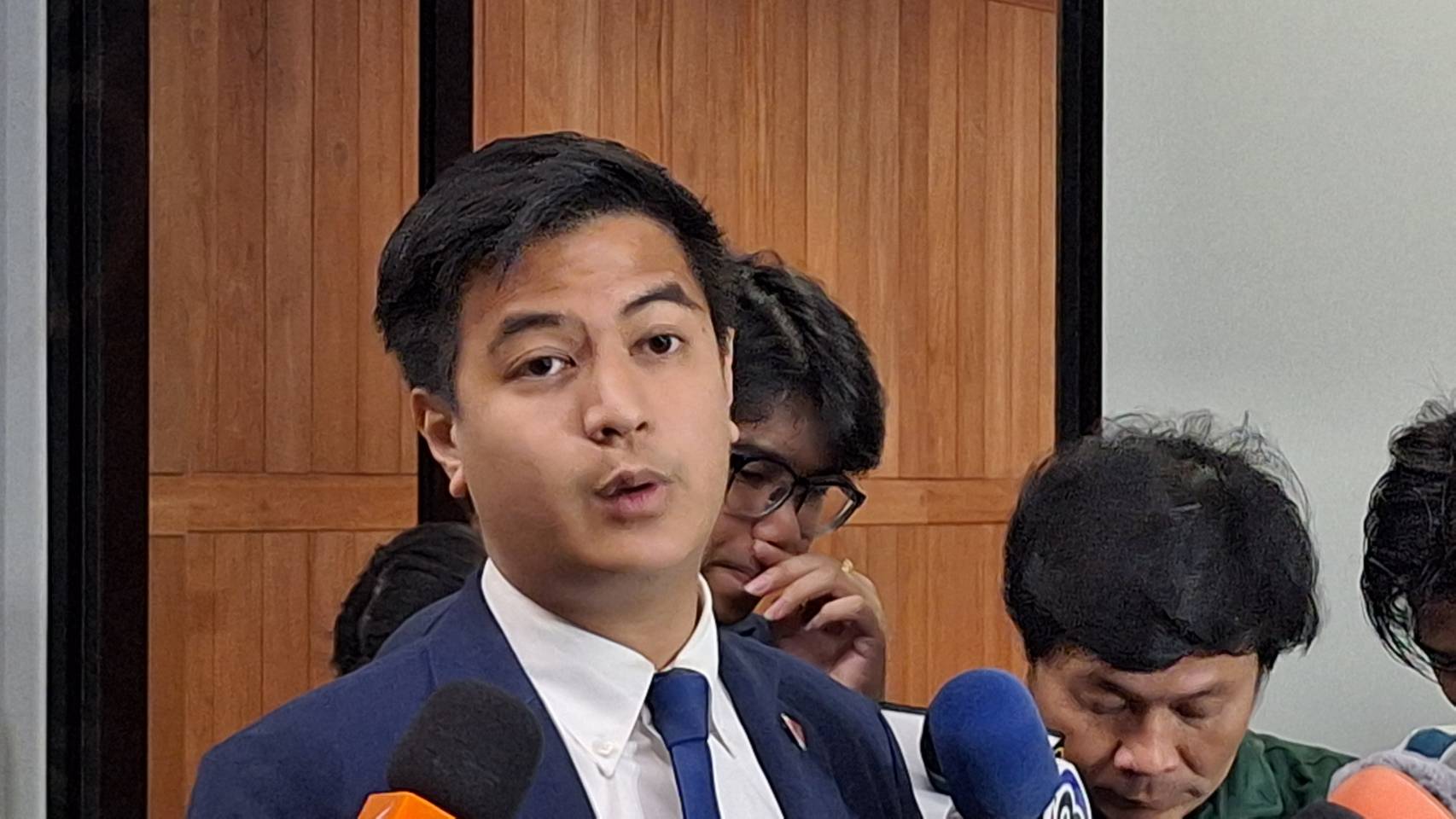 "พริษฐ์" หวังรบ.เดินหน้าจัดทำ รธน.ฉบับใหม่คู่ขนานแก้ไขรายมาตราทันบังคับใช้ทันลต.ปี 70
