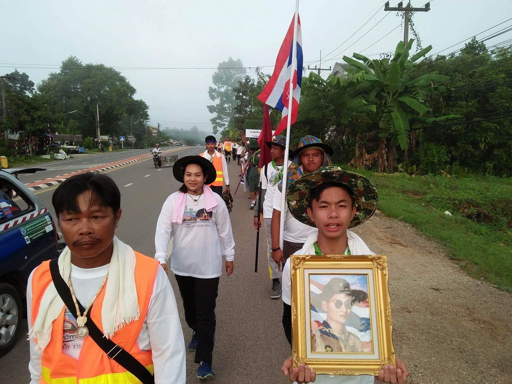 ครึ่งทางแล้ว ลูกเสือสุราษฎร์เดินทางไกล ถวายสักการะพระผู้เสด็จสู่สวรรคาลัย
