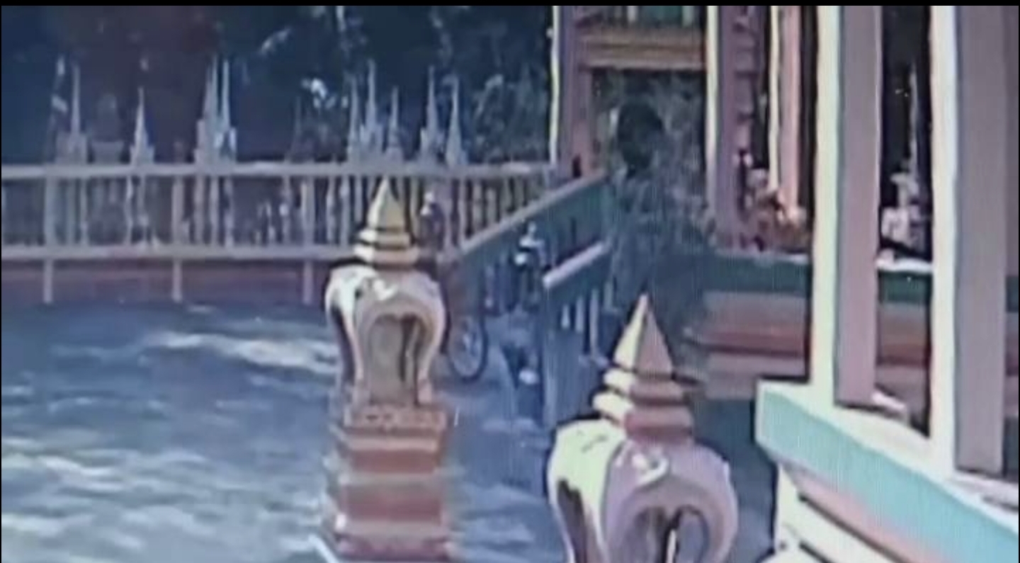 อุทัยธานี จนท.ตามล่าคนร้าย ขโมยเงินตู้บริจาควัด หลังมีคดีติดตัวหลายคดี หนีหายขึ้นไปบนเขายังจับตัวไม่ได้