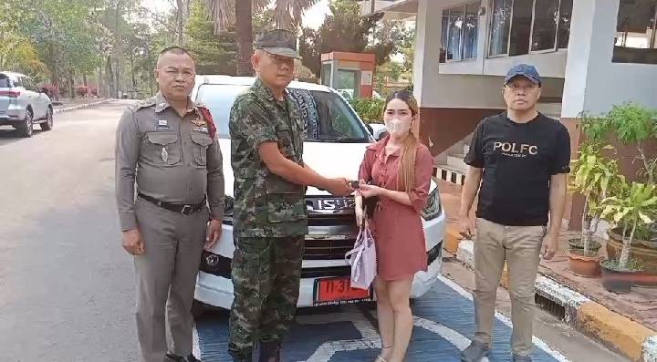 เกือบเสียแล้ว​ จอดอยู่ริมฝั่งโขงโดนโจรกรรม สาวน้อยเมืองชัยภูมิวัย 23​ สุดดีใจ​ ตามกระบะจนได้คืน
