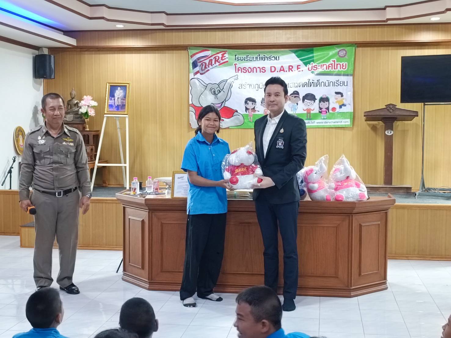 สภ.ปากน้ำประแสร์ จ.ระยอง เปิดโครงการ D.A.R.E. มุ่งให้เด็กและเยาวชนรู้พิษภัยห่างไกลยาเสพติด
