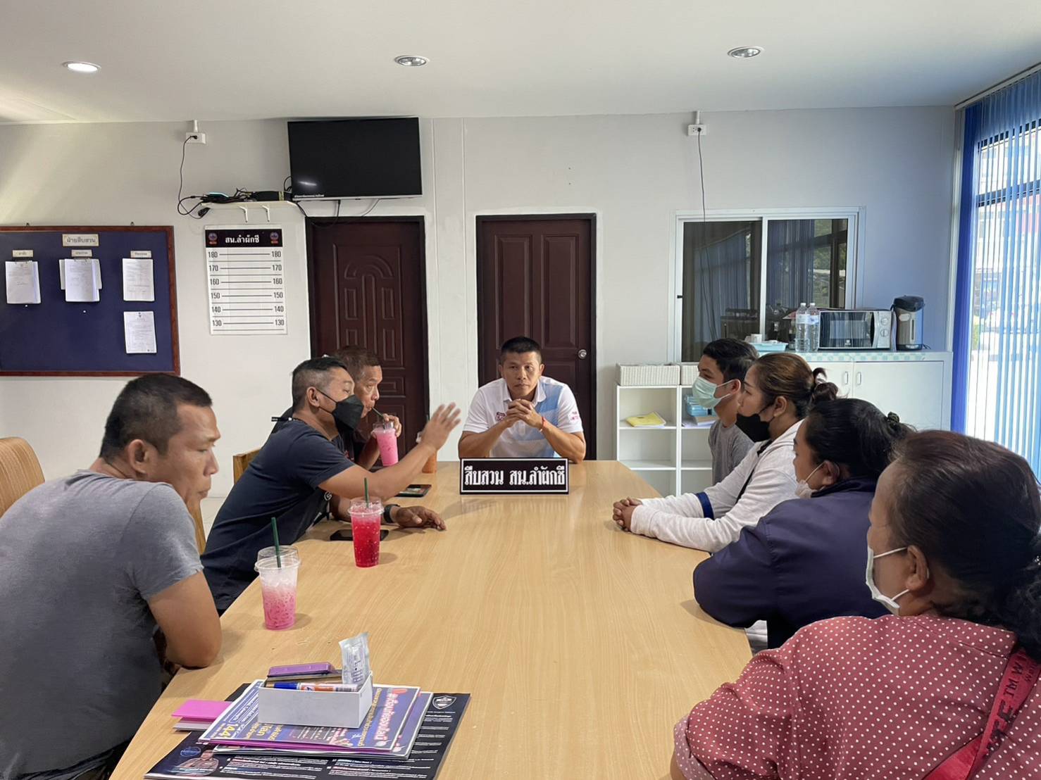 ตำรวจสน.ลำผักชีรวบอีก2ปาระเบิดยิงถล่มคู่อริบาดเจ็บ เหตุแค้นแทนเพื่อนไปซื้อน้ำกระท่อมแต่ถูกตบหน้า