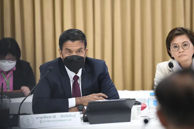 “ชัชชาติ”เรียกประชุม 6 เขต รับมือฝนตกคืนนี้ สั่งเพิ่มเครื่องสูบน้ำ “คลองเตย-ศรีนครินทร์” จุดเปราะบาง น้ำท่วมบ่อย