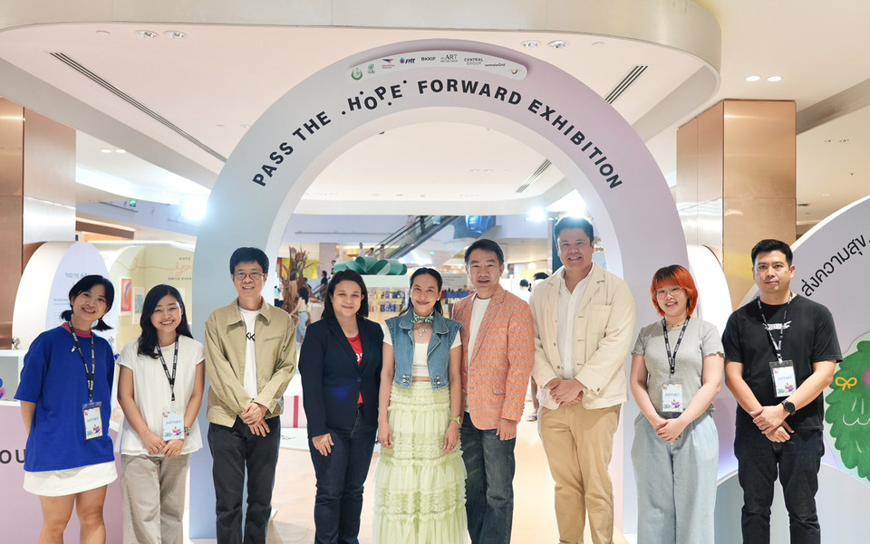 “Pass the Hope Forward Exhibition” เปิดโลกศิลปะ 22 โปสการ์ด  "ส่งต่อความหวัง" เพื่อห้องผ่าตัดศิริราช