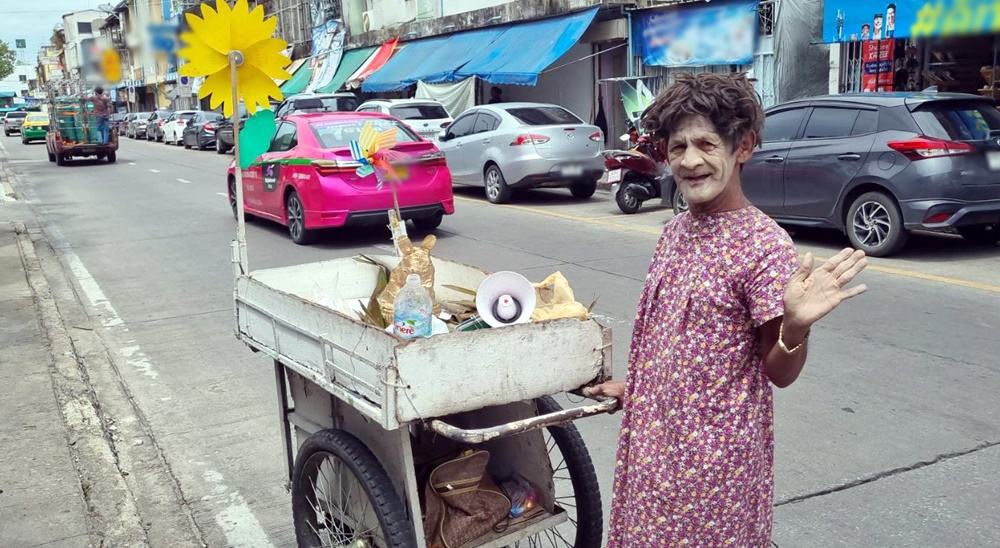สิ้นแล้ว "ป้าต้อย" ซุปตาร์เมืองนนท์ พ่อค้าคนดังขายขนมใส่ไส้ถูกรถชนดับ
