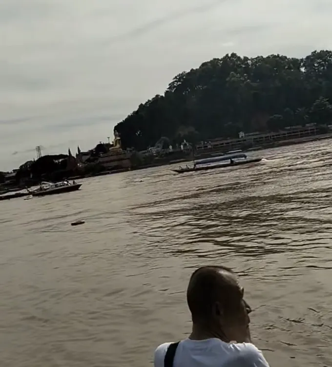เรือล่มในน้ำโขงใกล้ชายแดนเชียงแสน ลือหึ่ง ชาวเมียนมา จมหาย 30 ราย ช่วยได้เพียง 10 คน