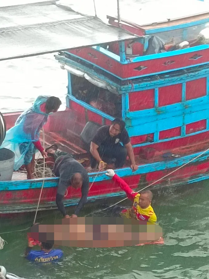 ศรชล.ภาค 1 ระดมเรือค้นหาลูกเรือประมงพลัดตกทะเล พบเสียชีวิตแล้ว