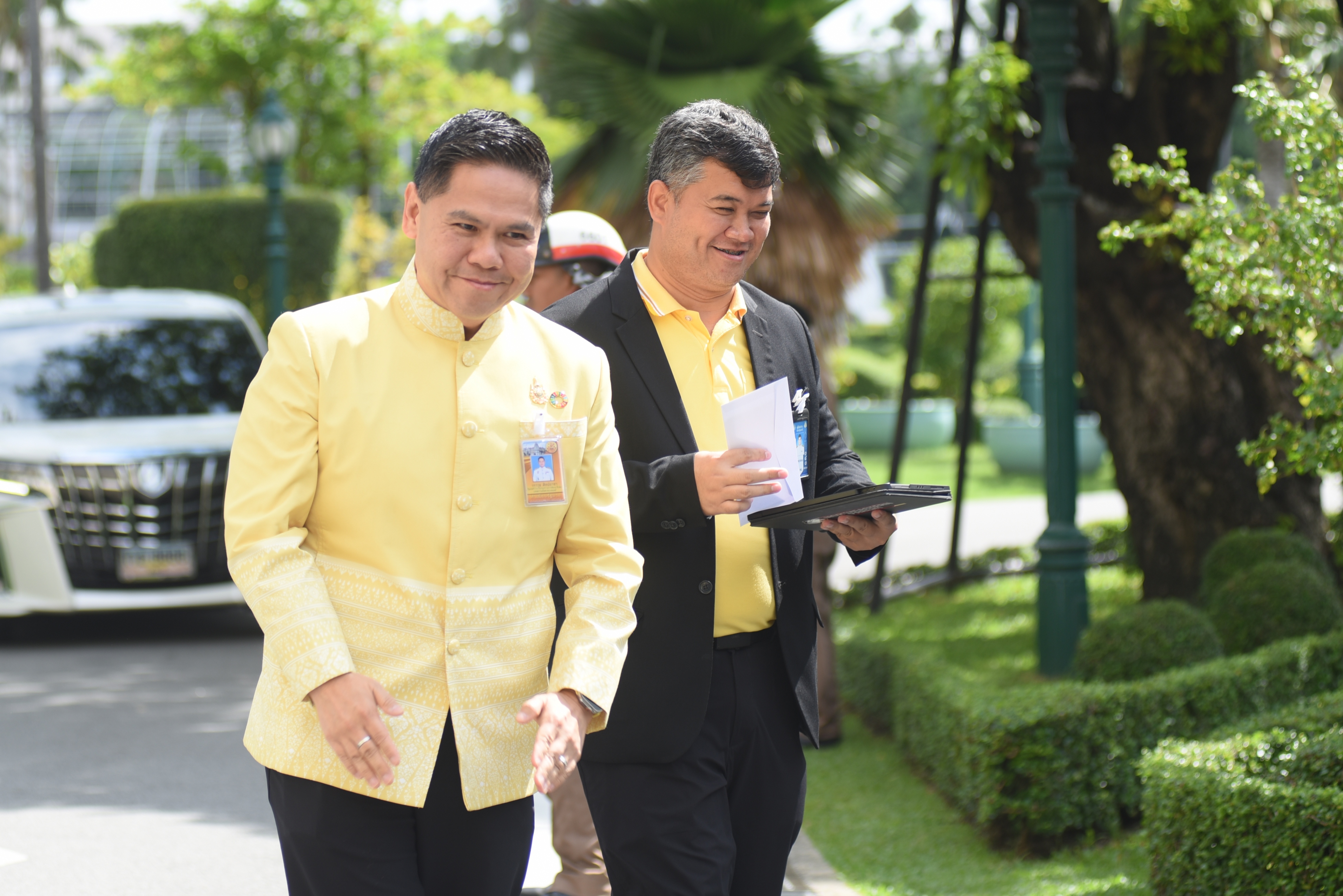 "วราวุธ" ส่ง "เจ้าหน้าที่ พม." ช่วยผู้ประสบเหตุไฟไหม้ชุมชนตรอกโพธิ์ พบเข้าข่าย พม.ดูแล 73 ราย เด็กเยาวชน 6 ราย