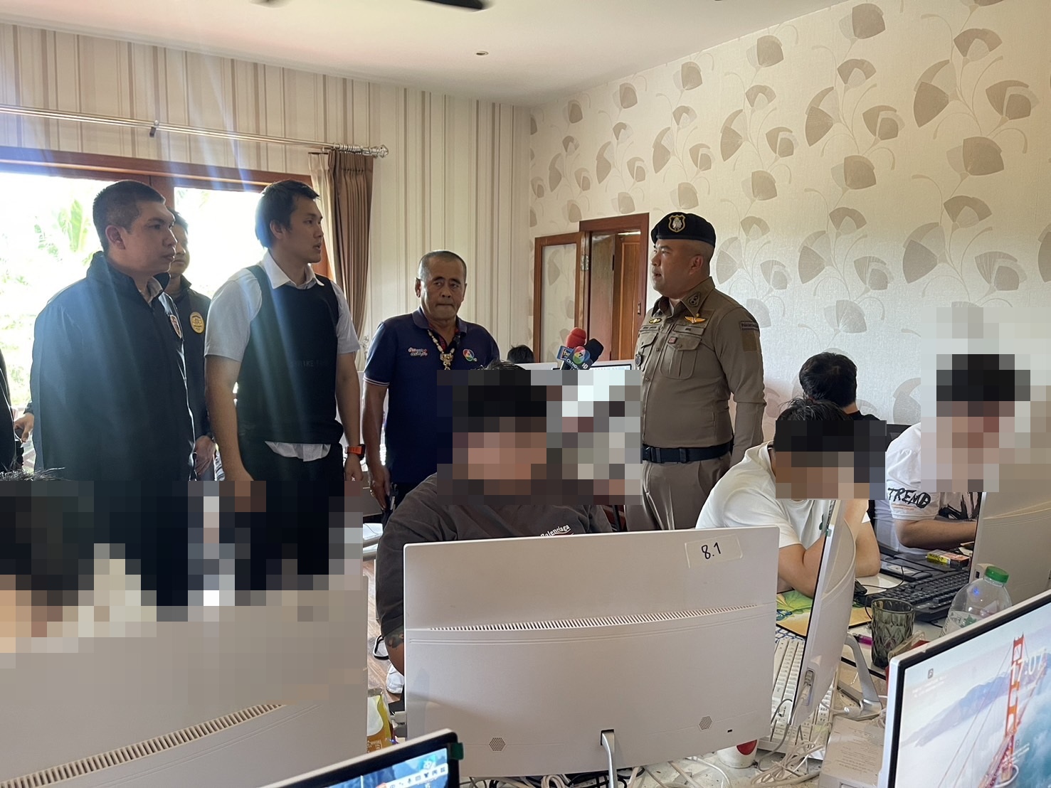 สตม.บุกรวบแก๊งคอลเซ็นเตอร์ชาวจีนหลอกจีนลงทุนหุ้นเหยื่อนับพัน