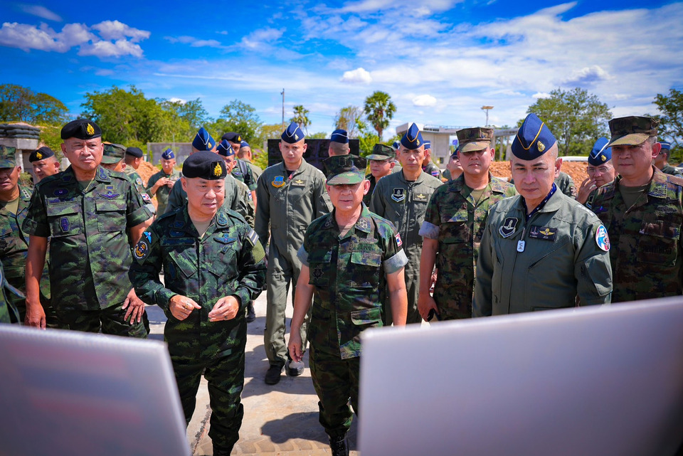 เสธ.ทบ.-ทอ.-ทร. ตรวจเยี่ยมกองกำลังบูรพา สระแก้ว บูรณาการป้องกันประเทศทุกมิติ คุ้มครองอธิปไตยไทย