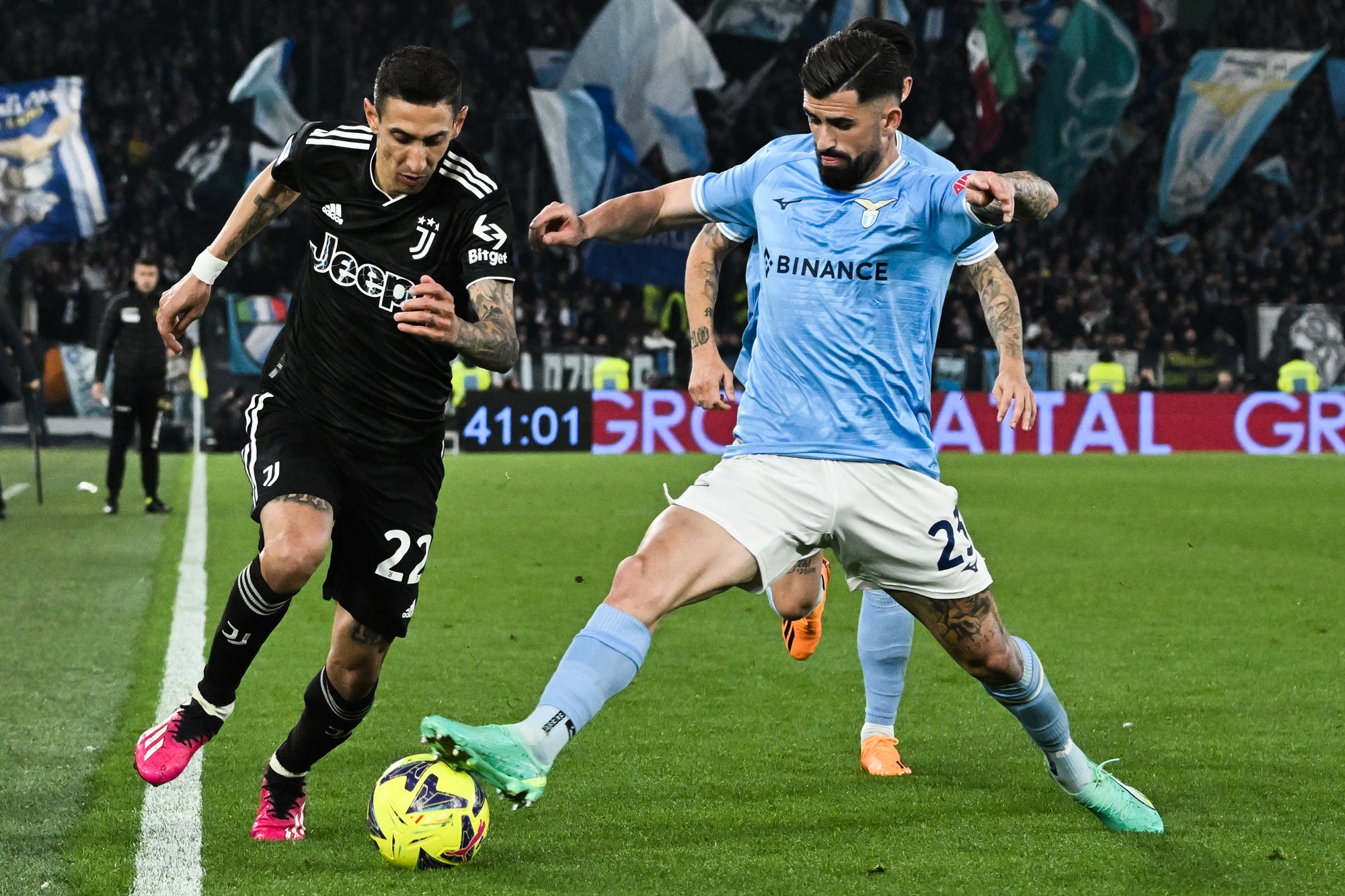 "ลาซิโอ" เปิดรังโค่น "ยูเวนตุส" 2-1