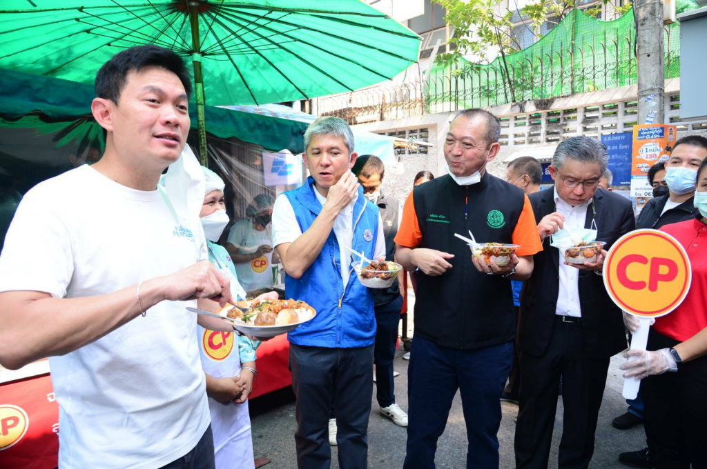 "เฉลิมชัย" เปิดโครงการรณรงค์ส่งเสริมและสนับสนุน ร้านข้าวแกง 20 บาทถูกใจชุมชน