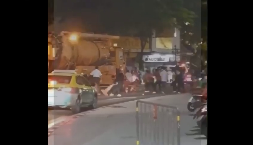 แนะม็อบรู้จัก รถดูดล้างทำความสะอาดท่อระบายน้ำกทม.