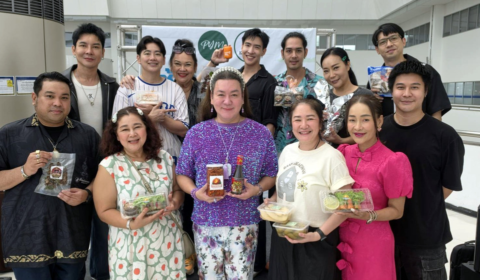 "ดร.โก้ ธีรศักดิ์" นำขบวนศิลปินคนดัง เปิดตลาด Green Market ช้อป ชิม ชิลล์ @ศูนย์ราชการฯ 