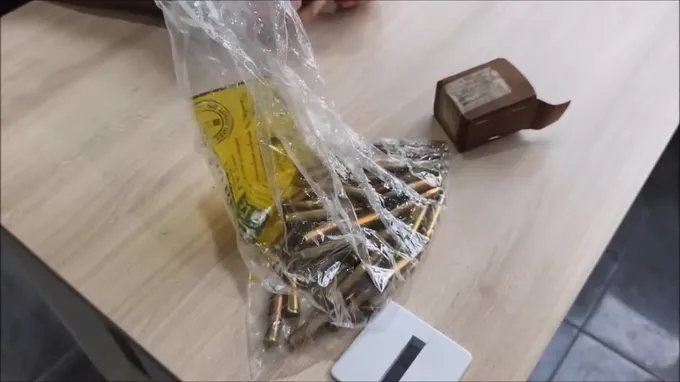 ผงะ! คนงานเทศบาลอุดรฯ ตัดกิ่งไม้เจอกล่องกระสุนสงคราม 39 นัดซุกกลางเมือง ตร.เร่งหาที่มา