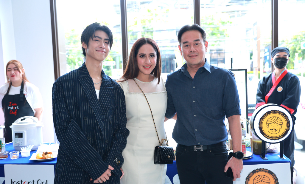 ฉลอง 50 ปี!! "เป๊ก-ลูกหมี-เจ้าสมุทร" ร่วมงาน Grand Opening Villa Market สาขา นางลิ้นจี่