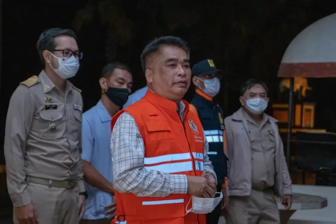 ผู้ว่าฯ ตราด ออกให้กำลังใจจนท.ปฏิบัติงานตั้งจุดคัดกรองป้องกันโควิด -19